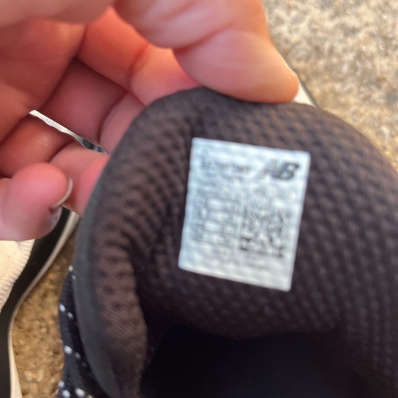 New Balance basketball/casual/school/ whatever you want to do in them shoe! - Picture 4 of 6